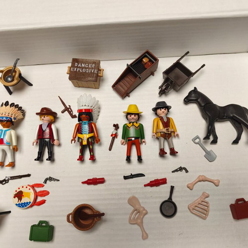 Playmobil Wild West lot with 3 cowboys and 2 indians, like new