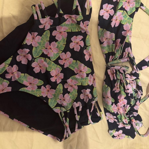 Maa Boo bikini set size M like new, floral design