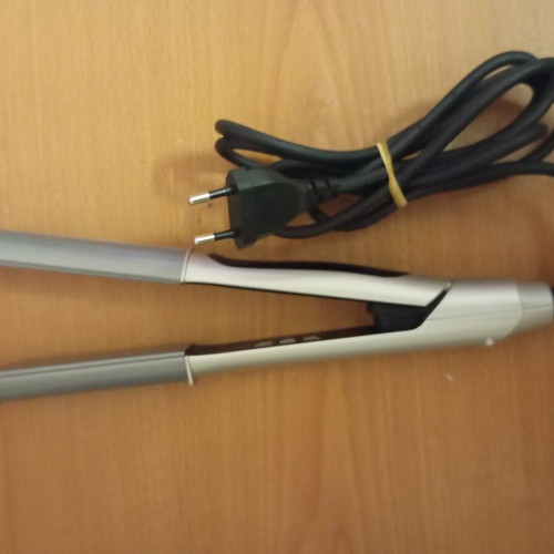 Izzy professional hair straightener