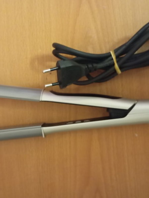 Izzy professional hair straightener