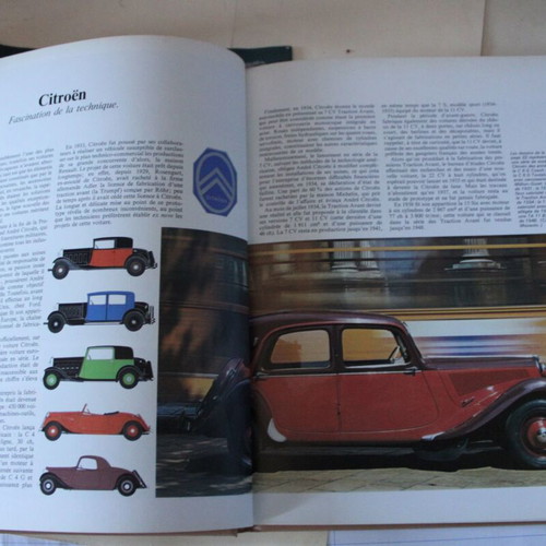 French Book of Classic Cars like new, 191 pages, 54 car brands from 1927