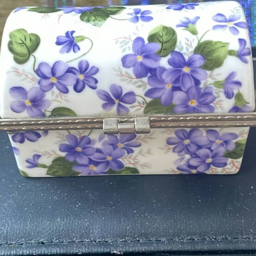 Porcelain box with violet flowers new