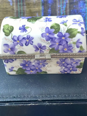 Porcelain box with violet flowers new