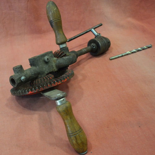 Hand drill tool USA easy to use period 1940-1950 (65 euros).