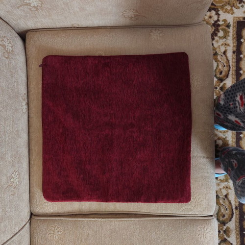 Set of five burgundy pillowcases like new 46×44cm