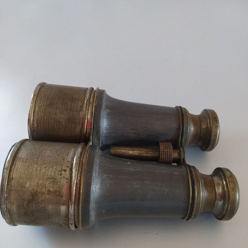Binoculars used, World War I era, good condition