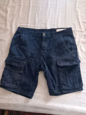 Men's Bermuda shorts like new, size S