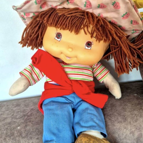 Strawberry Shortcake doll set used with music box and accessories