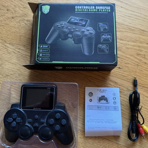 Retro handheld console S10 Gamepad with 520 built-in games like new