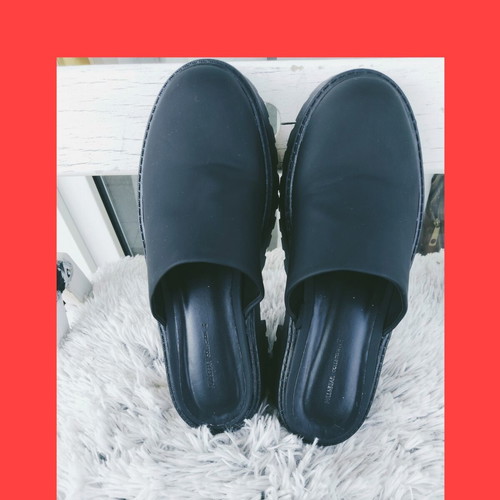 Pull & Bear slippers like new, black rubber sole 5 cm, size 38