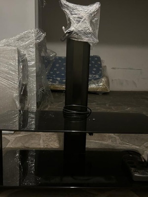 Elmob modern TV stand used with tempered glass shelves and VESA mount