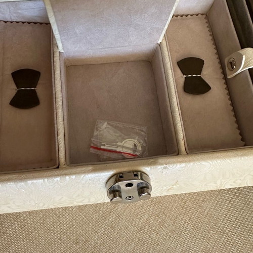 Jewelry box case with drawers, mirror and keys like new