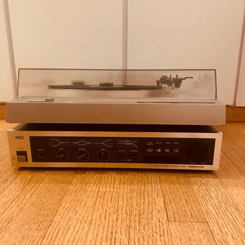 NEC sound system amplifier and turntable like new