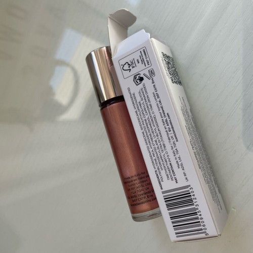Small Beauty Box new with Iconic London Rose Riot blush and Rose Potion highlighter
