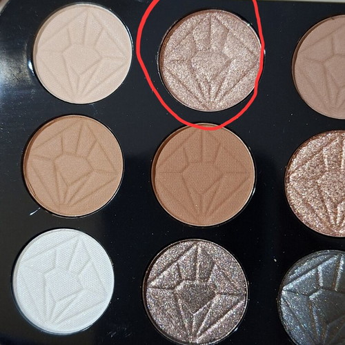 2 USHAS eyeshadow palettes