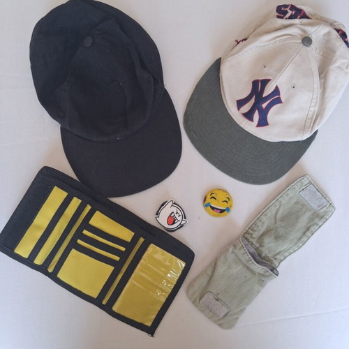 Lot of accessories used, 2 jockey hats 59cm, wallet, eraser, and more