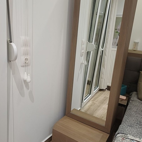 Tall dresser with mirror set like new, oak wood