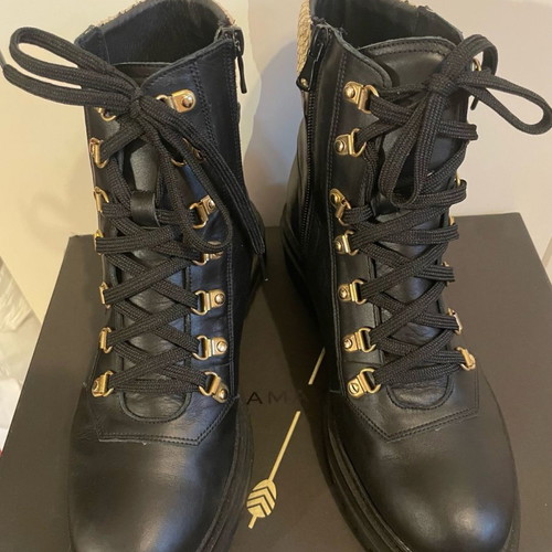 Glamazons boots new size 39 black with gold sequins