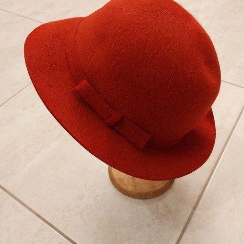 Women's winter hat new, red, size 55