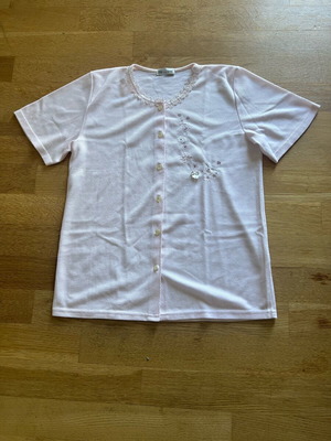 Pink blouse with embroidered flowers like new