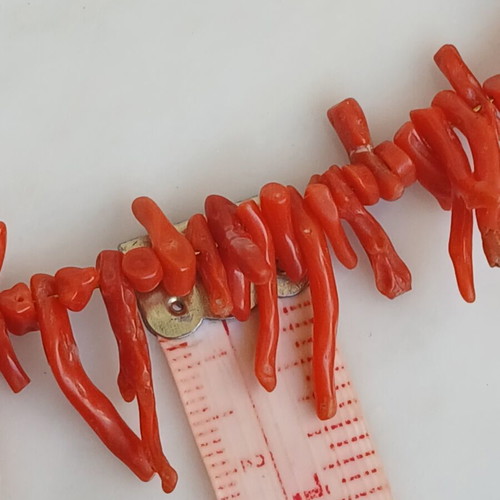 Necklace with natural coral branches, 14K gold clasp, 45 cm