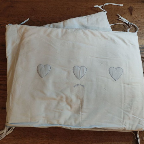 Baby crib set with mosquito net and bumper in soft blue