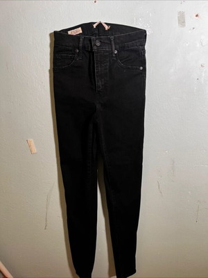 Levi's Skinny Jeans Black 2023 Like New, Worn Once