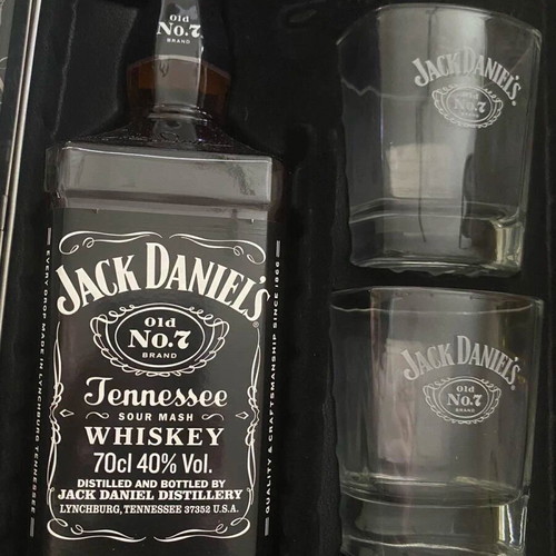 Jack Daniel's Tennessee Whiskey 700ml new with 2 glasses and metal packaging