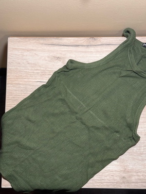 Stradivarius green top like new, size M