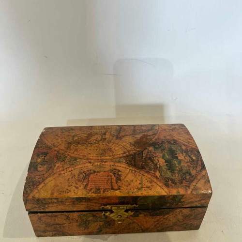 Vintage wooden jewelry box with world map, used, 6x16x9.5 cm