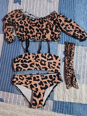 Children's animal print swimwear set like new, age 3-4