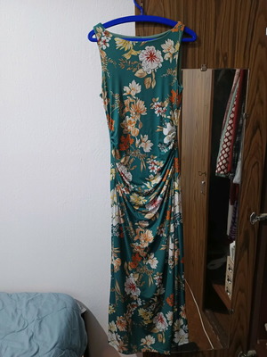 Maxi dress floral print in green, like new, size M