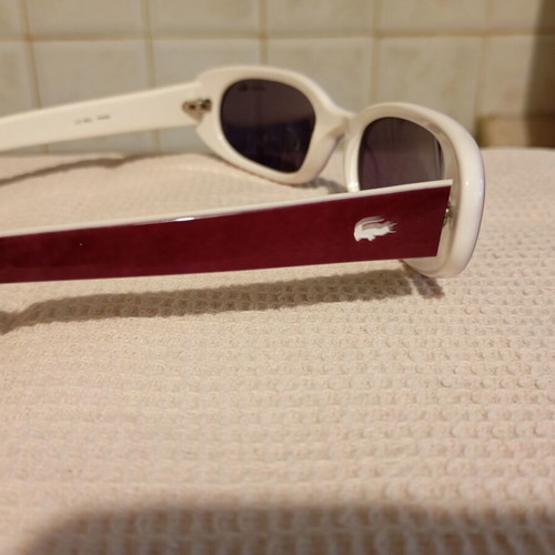 Lacoste vintage Y2K oval sunglasses, like new, burgundy and white