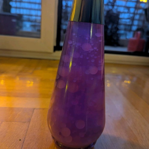 Lava lamp like new, fuchsia-purple pink color without mechanism