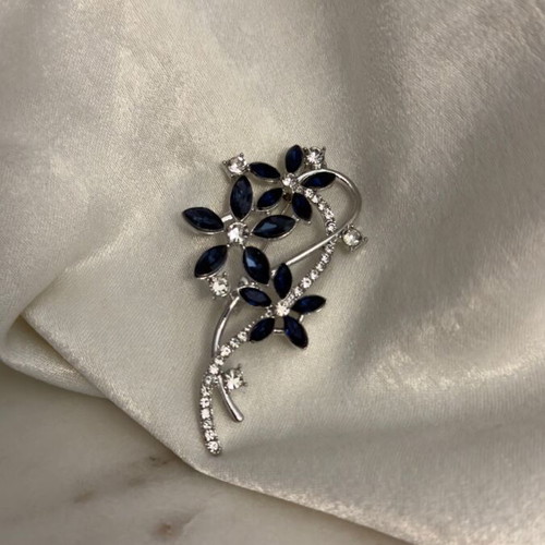 Pin new silver tone with crystals
