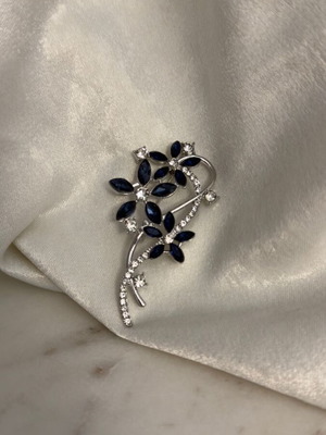 Pin new silver tone with crystals
