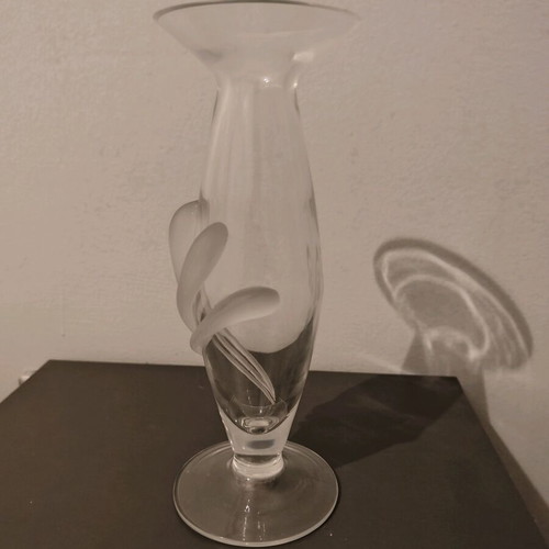 Crystal vase like new, dimensions 5x5x21