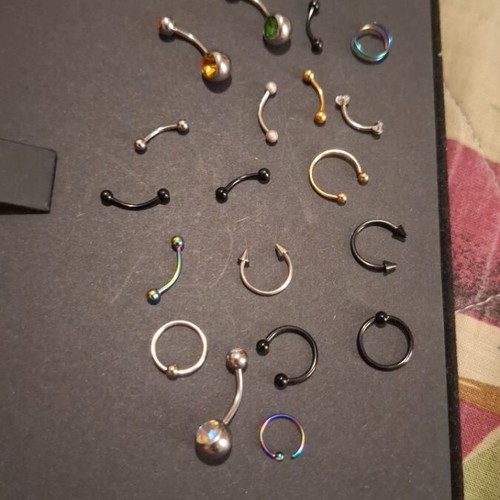 Earrings for navel, eyebrow, and nose in gold, silver, black, and rainbow colors