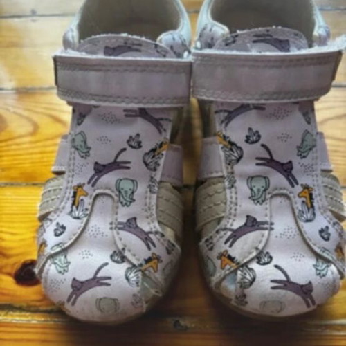Geox kids sandals used size 23 pink with animal designs and wear