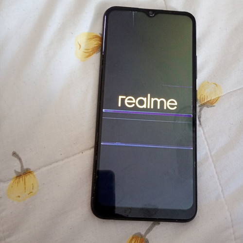 Realme C21 4GB RAM 64GB storage used, defective screen