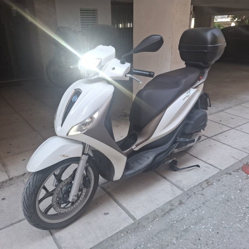 Piaggio Medley 150 scooter like new, 18000 km, automatic, white