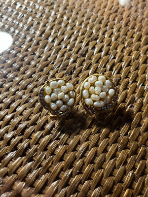 Vintage earrings used, gold color with clip