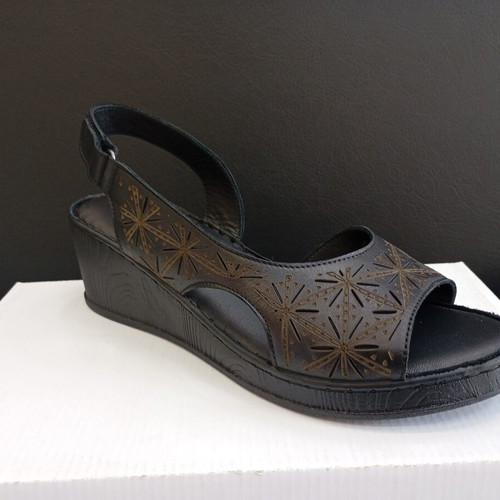 Leather platform sandals size 40, new, black