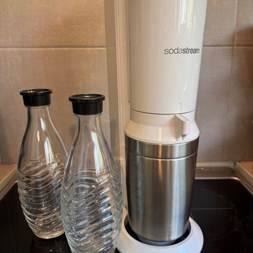 SodaStream Crystal sparkling water maker like new, white