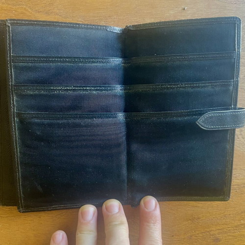 Vintage leather wallet with flap closure, black