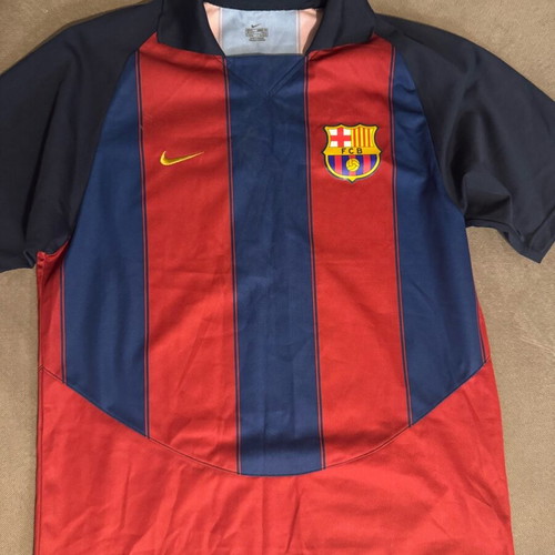 Barcelona football shirt like new, size Medium