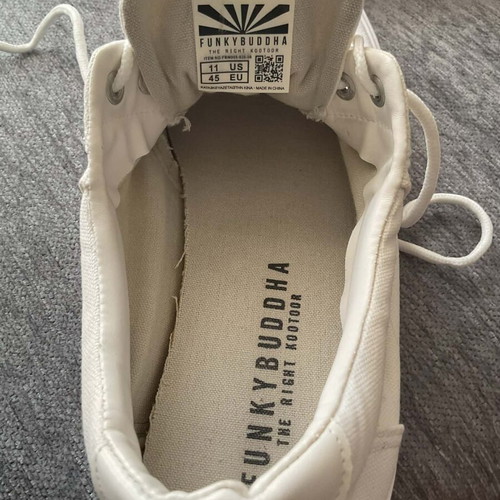 Funky Buddha shoes size 45 like new, white
