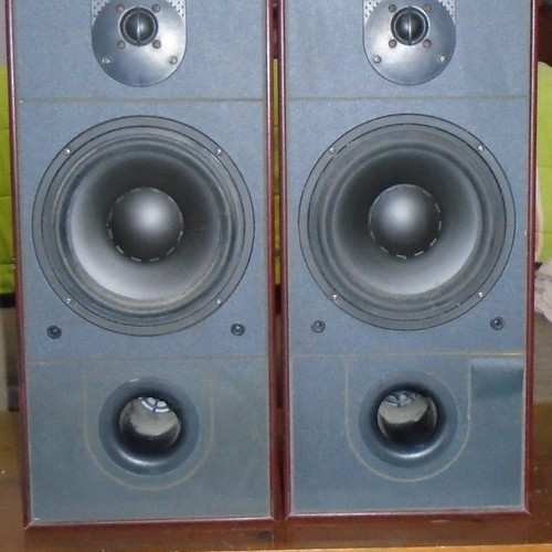 Speakers used, excellent sound, unknown brand