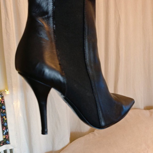 Ovye leather ankle boots like new, size 40, black