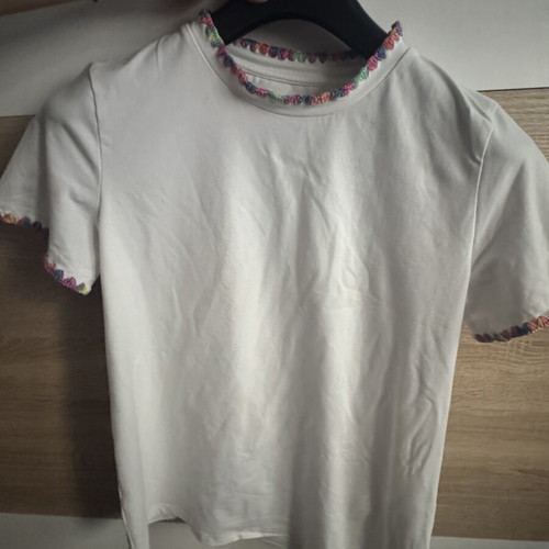 Shein t-shirt like new, white and multicolor, size M